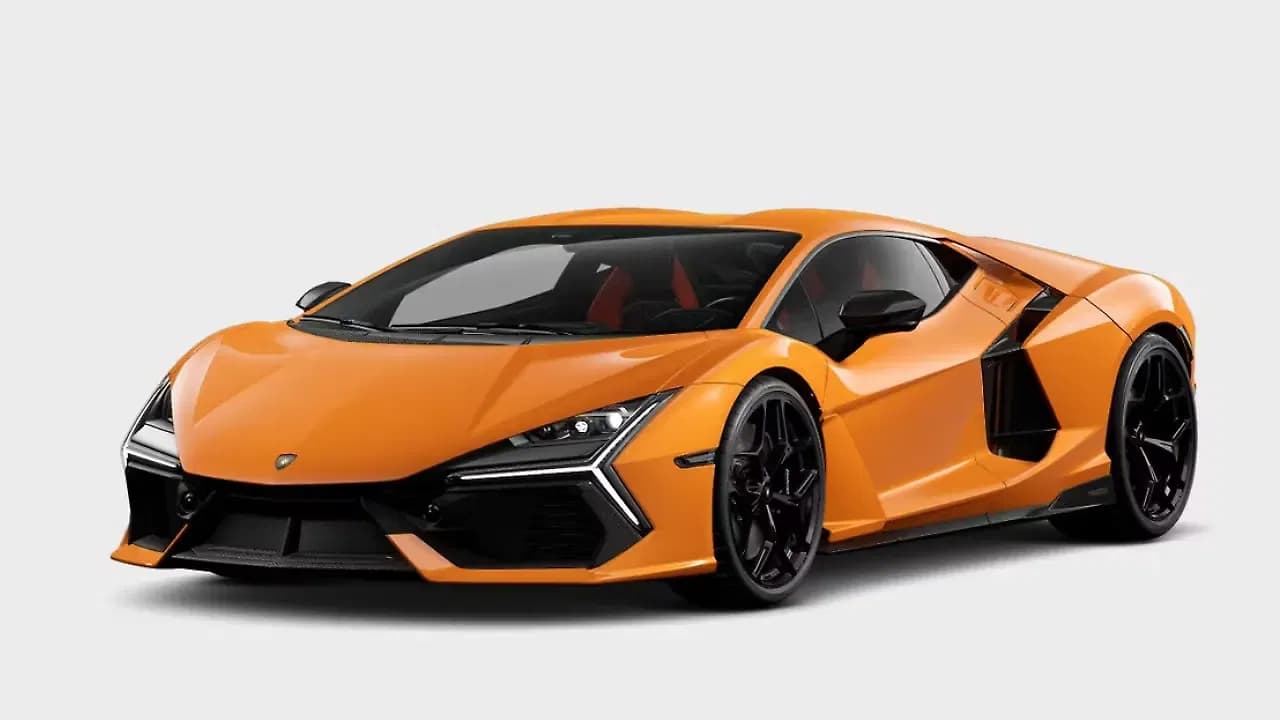 Lamborghini Revuelto in Arancio Borealis