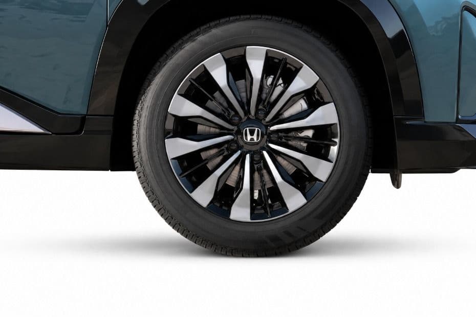 Diamond-Cut Alloy Wheels