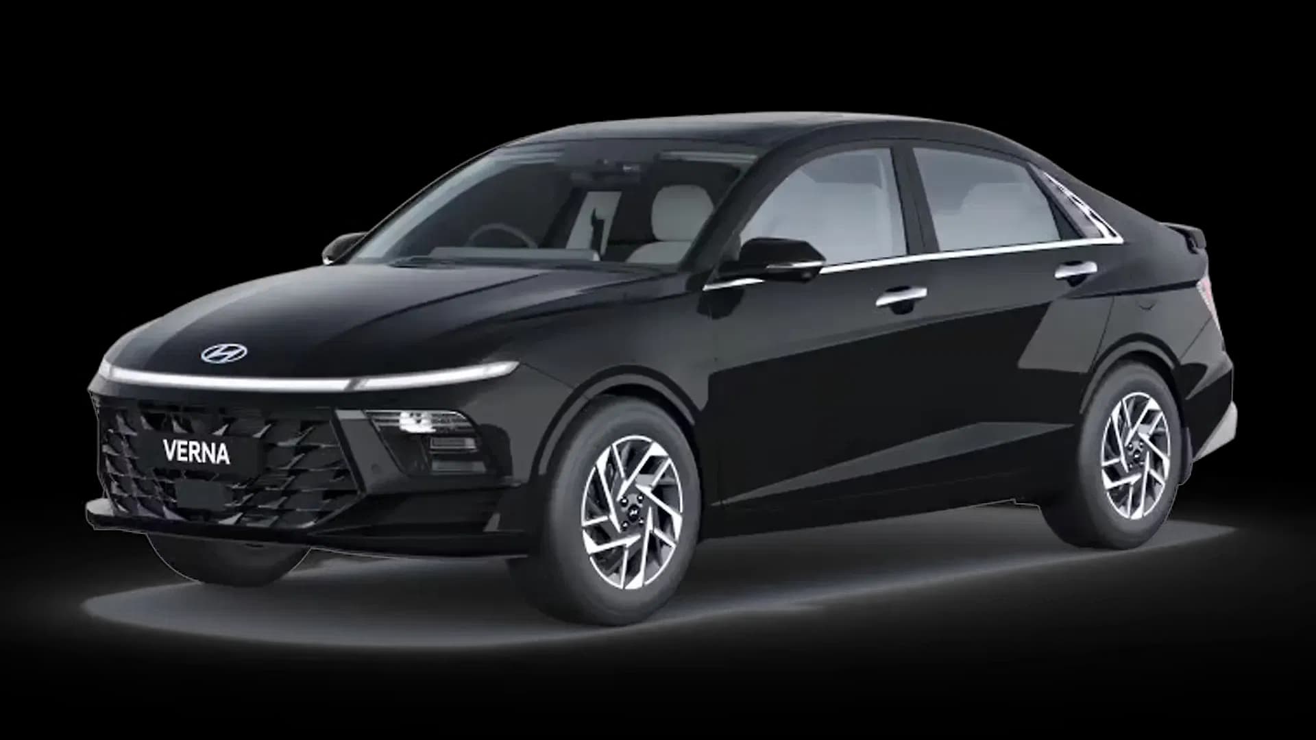 Hyundai Verna in Titanium Black