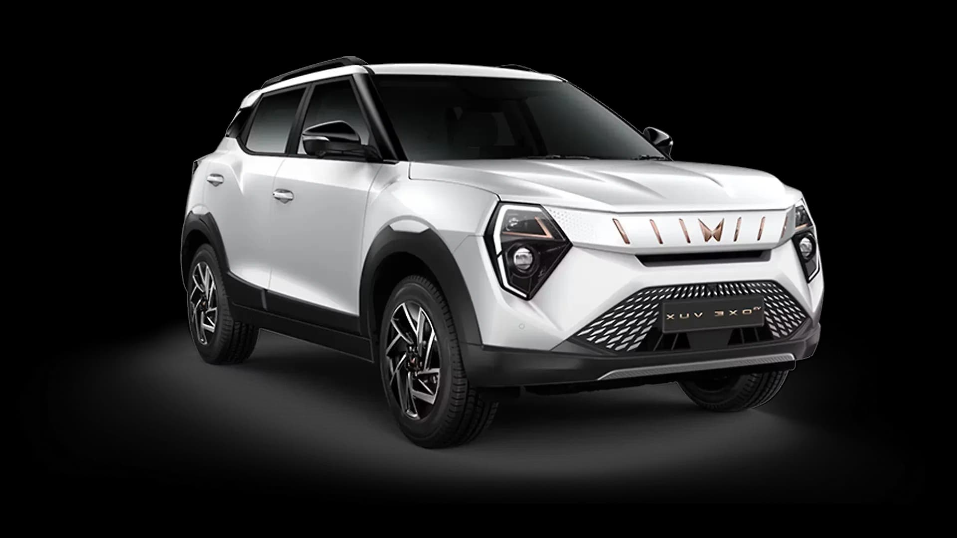 Mahindra XUV 3XO EV in Everest White