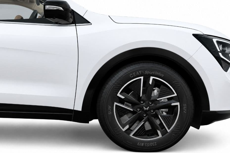 Mahindra XUV 7XO