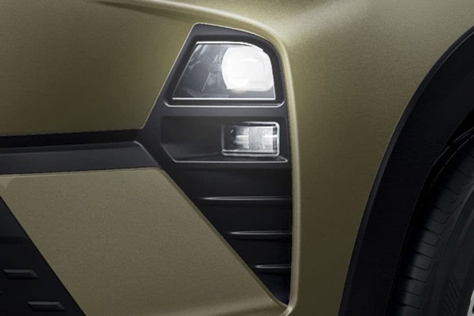 Close-up showing the front fog lamp and cornering light element