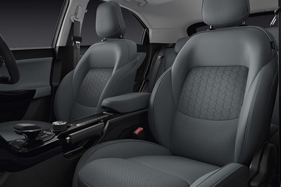 Front leatherette seats with patterned centre upholstery