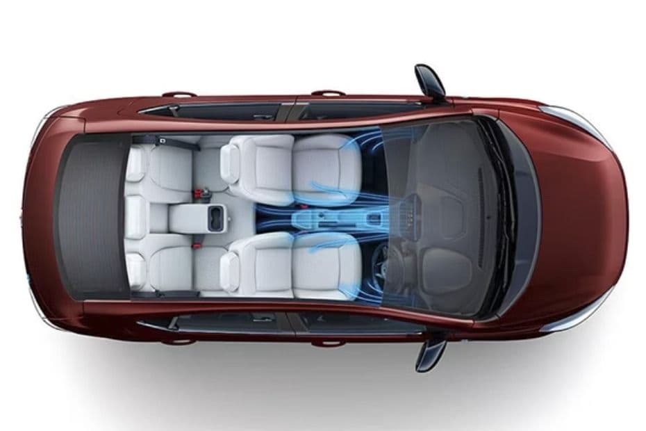 Air conditioning system with adjustable vents for comfortable cabin cooling