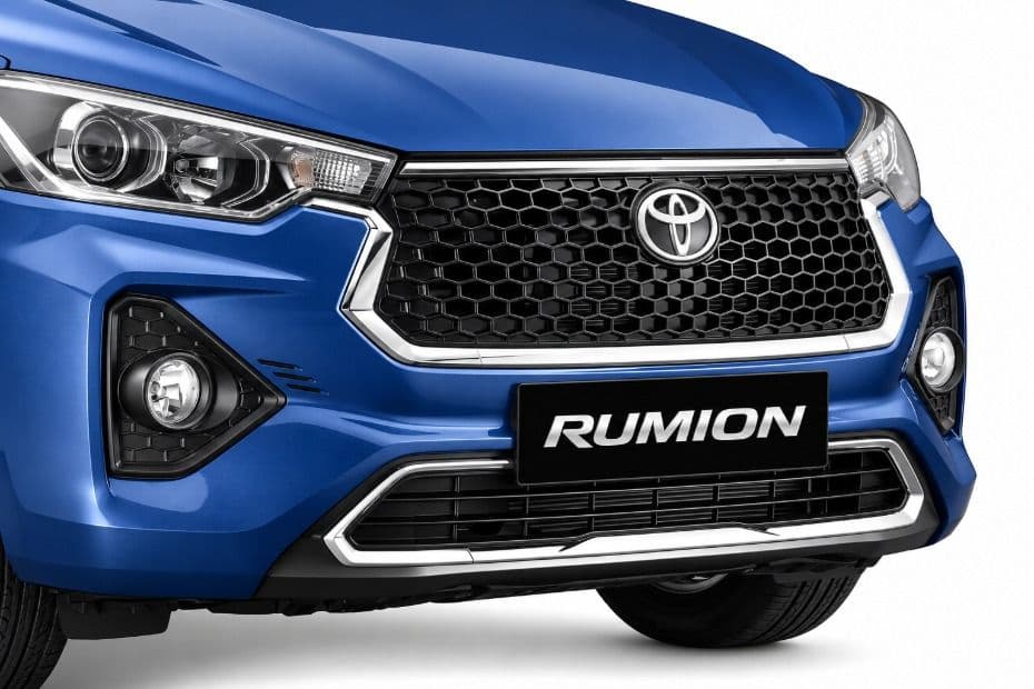 Front Grille with Chrome Garnish